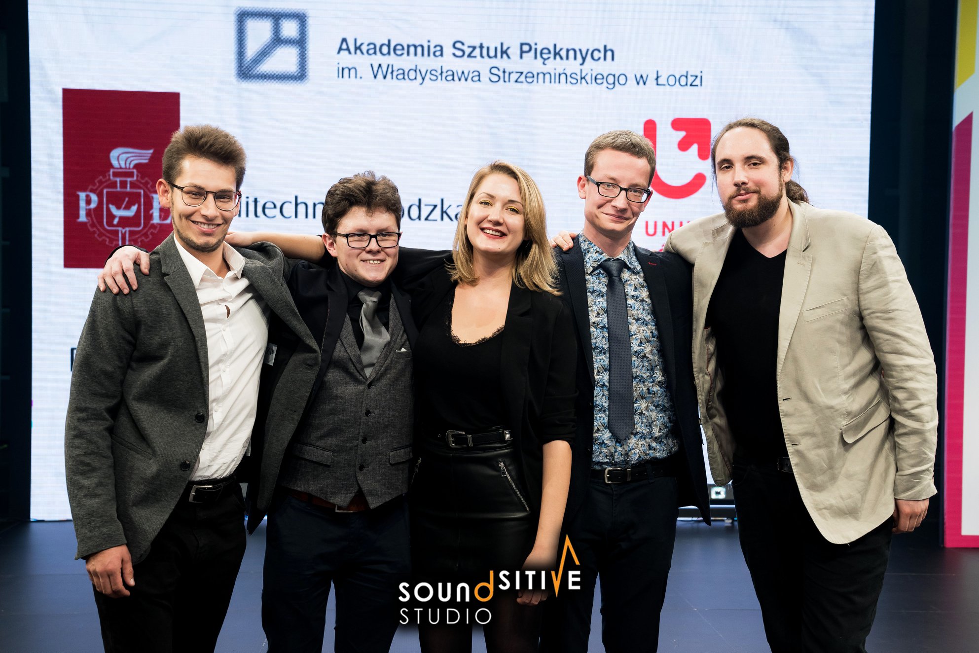 Zespół Soundsitive Studio wspólnie
